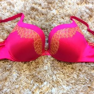 NWOT Victoria’s Secret push up bra 34C